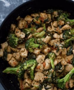 
                
            
            Keto Garlic Chicken with Broccoli & Spinach 
            